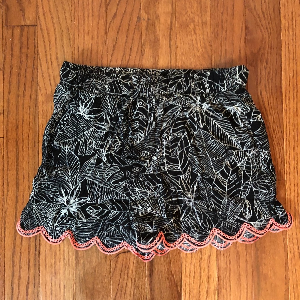 Black and White Leaf Print Shorts